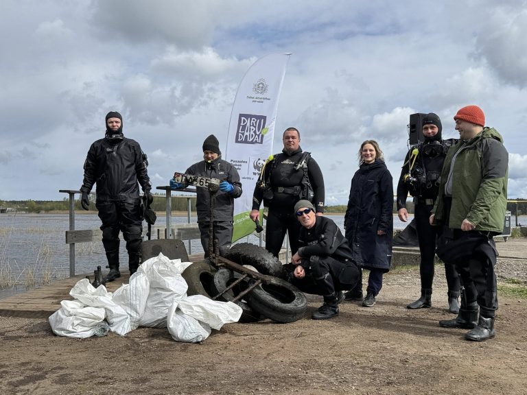 Zemūdens talka Zundas kanālā, brīvprātīgie pret bīstamajiem “spoku tīkliem” un vēsturisko piesārņojumu